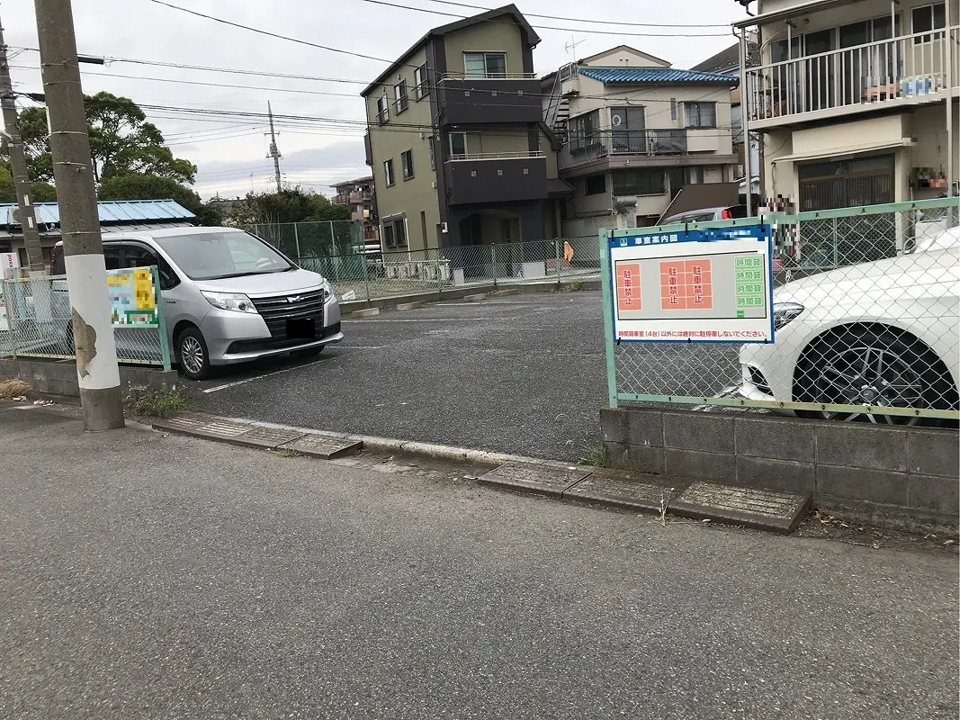 江戸川区鹿骨２丁目　月極駐車場